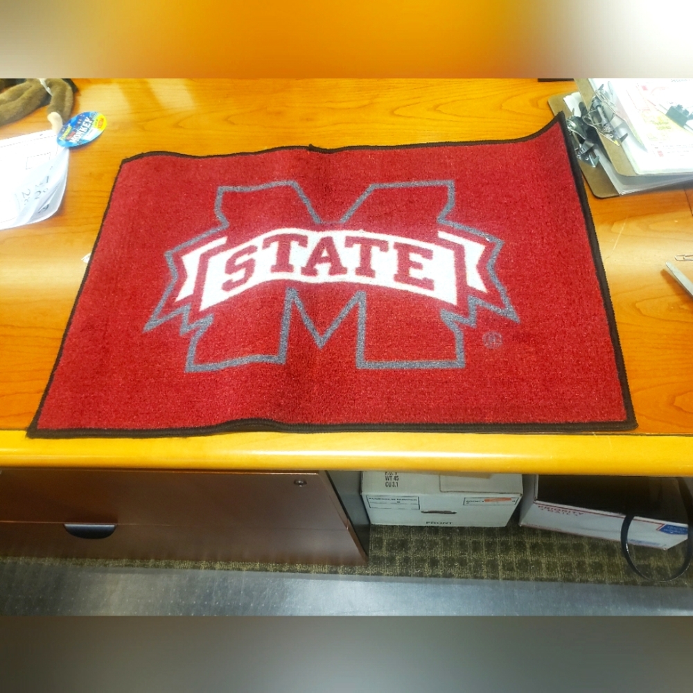 Mississippi State Bulldogs 20'' x 30'' Floor Mat